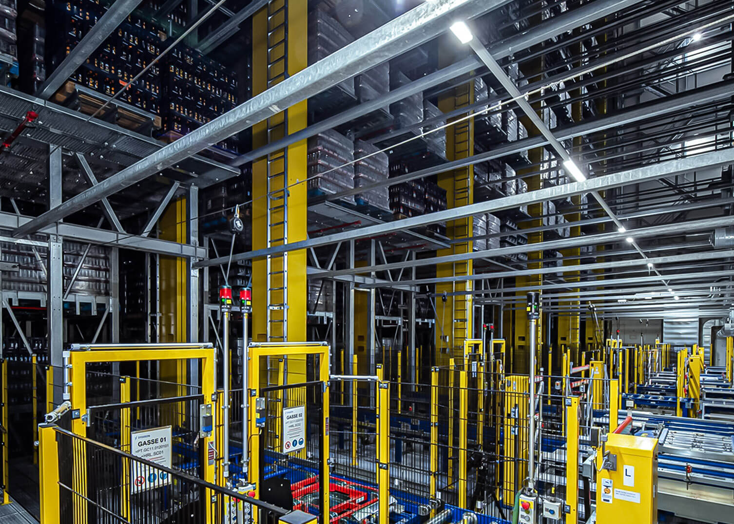 Hochregallager bei Adelholzener von System Logistics