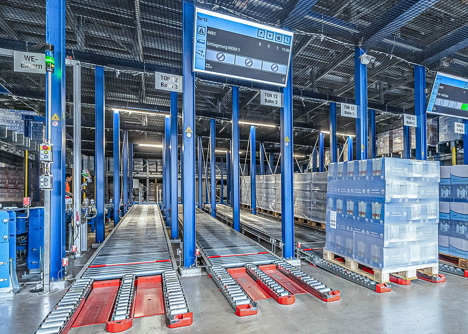 The goods issue area of a compact warehouse from System Logistics, several fully packed pallets